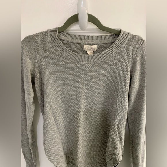 SHRINKING VIOLET • Grey Pullover Sweater - Picture 3 of 8